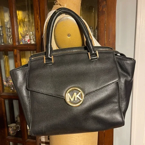 Michael Kors | Hudson Black Pebbled Leather Satchel - Picture 2 of 14